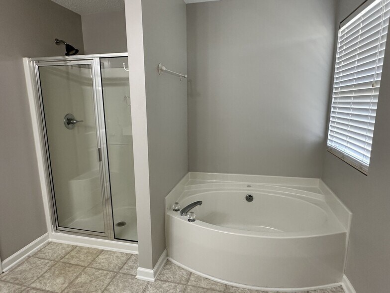 Building Photo - 8017 Hill-N-Dale Dr