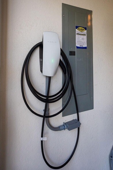 Building Photo - 6115 Bangalow Dr