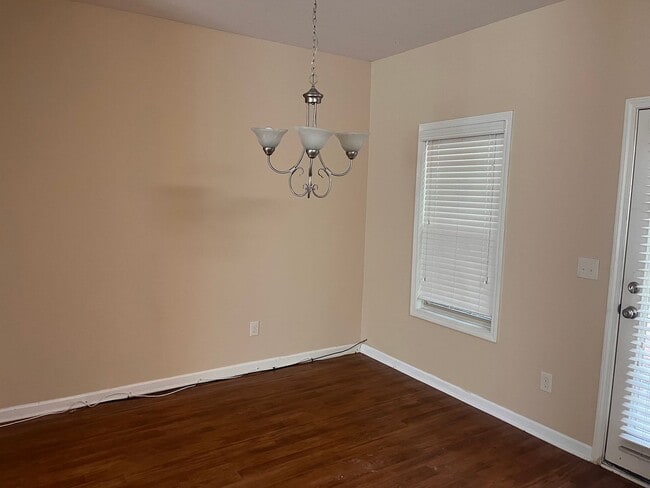 Building Photo - Lovely 3 Bedroom 2.5 Bath Townhouse in Raleigh!