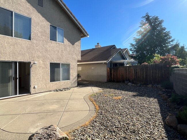 Building Photo - GORGEOUS 3 BEDROOM IN E. ROSEVILLE GATED COMMUNITY!!