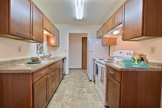 Fargo, ND Village West Apartments | Kitchen - Village West