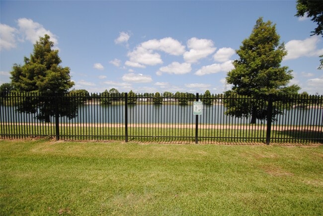 Building Photo - 1625 Townhome Ln