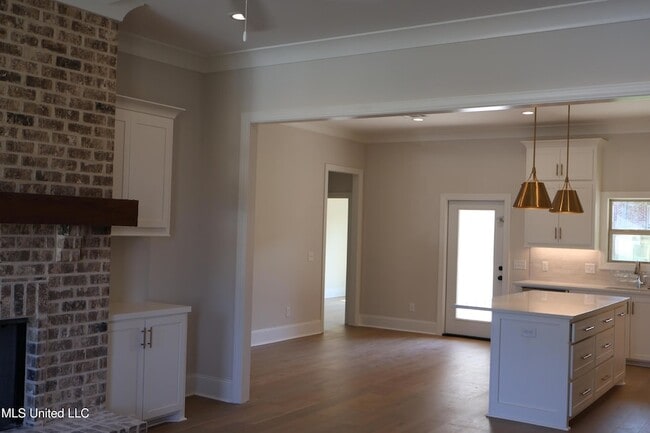 Building Photo - 113 Southern Oak Wy