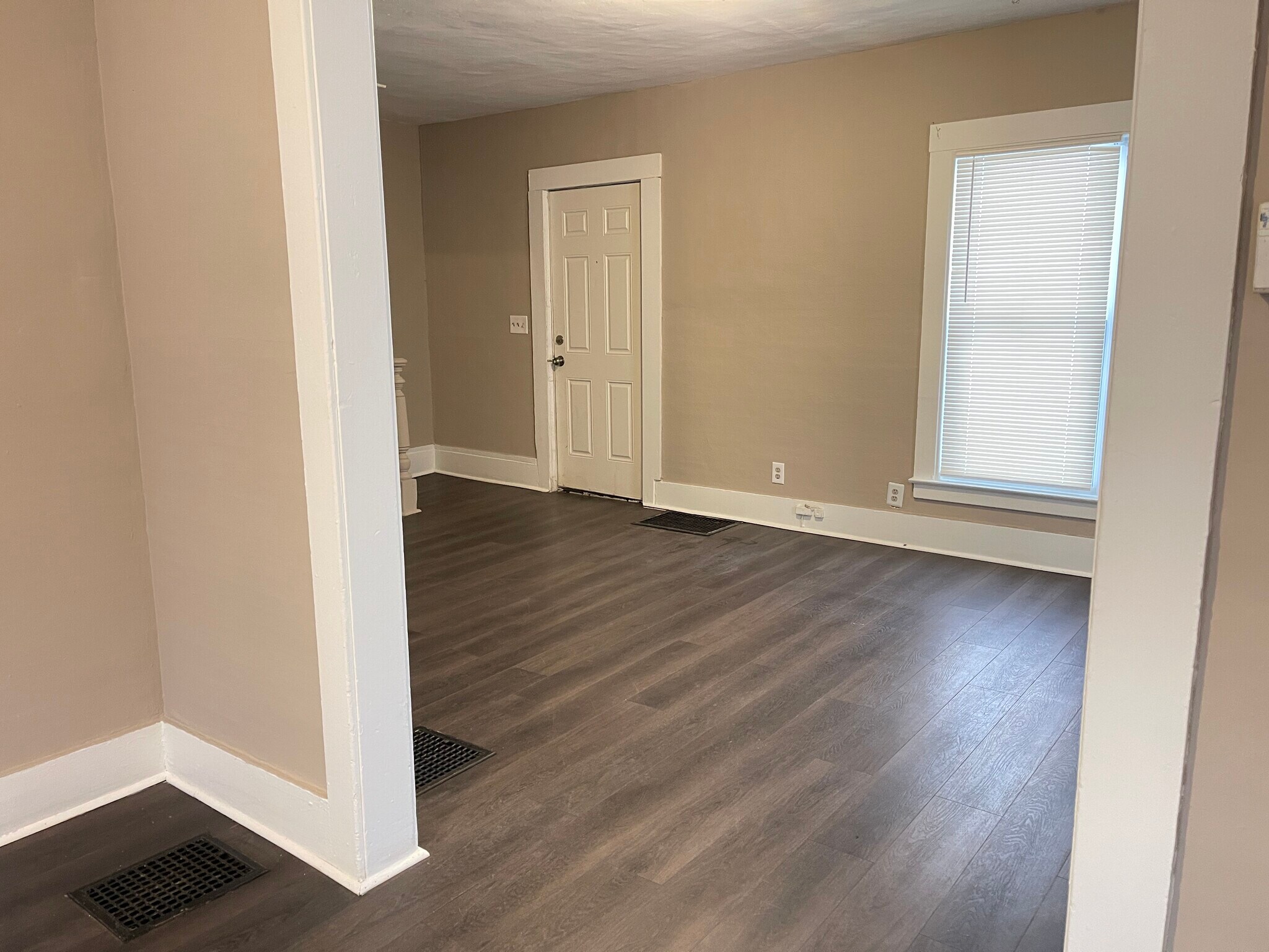 Building Photo - 16 Victory Ct