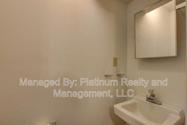 Building Photo - 1601 Minglewood Dr