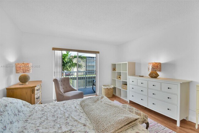 Building Photo - 3527 NE 168th St