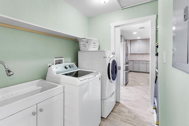 Building Photo - 301 Judy Dr