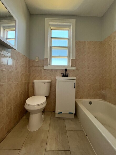 Building Photo - 11 Randolph Ave