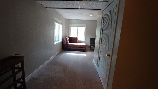 Building Photo - Beautiful 3 Bedroom Home Available ASAP!