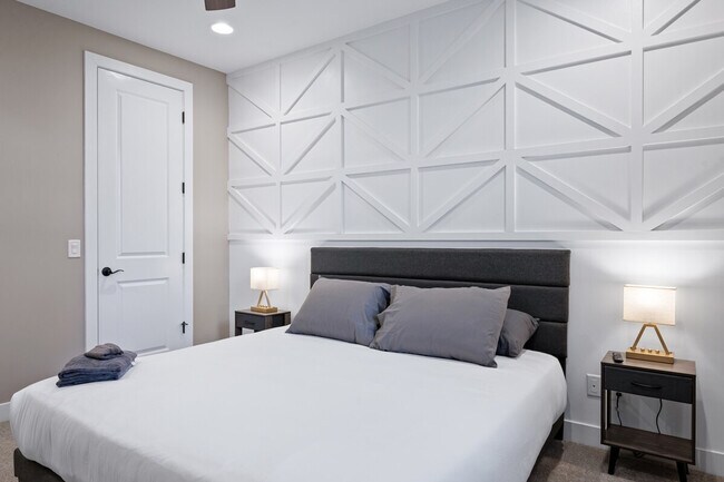 Building Photo - 1950 E Queen Creek Rd