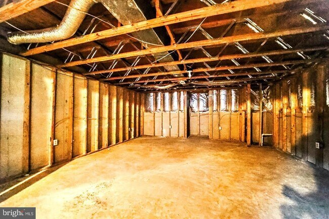Building Photo - 5702 Cambridge Dr