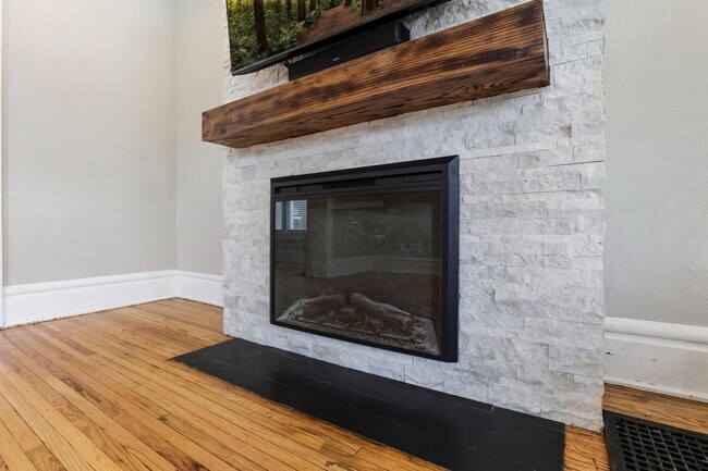 Building Photo - 412 E Oakland Ave