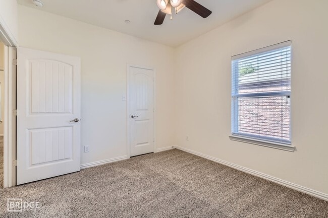Building Photo - 1412 Lakecrest Ln