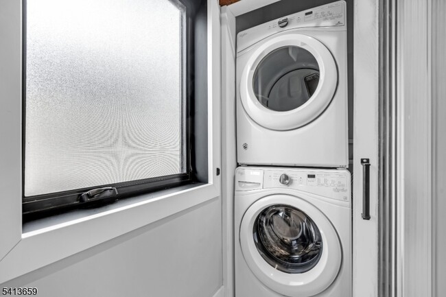 Building Photo - 10 McCready's Alley