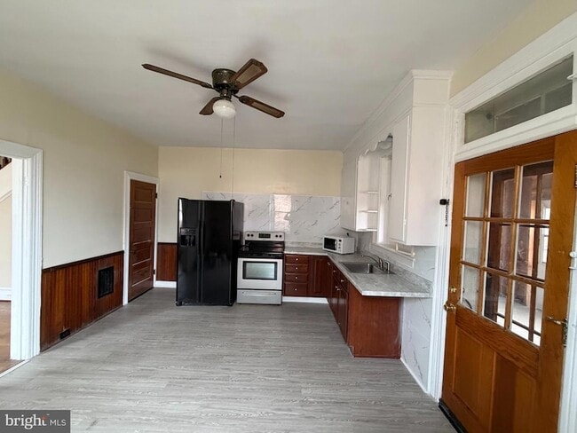 Building Photo - 117 Fairground Ave