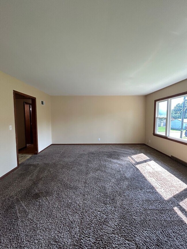 Building Photo - 704 N 74th Ave