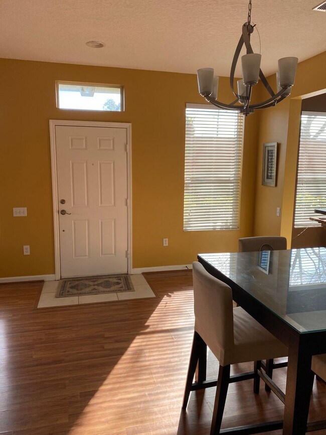 Building Photo - MOVE-IN SPECIAL!!! Townhome 3 Bedroom/2.5 Bathroom in Winter Park in a gated community