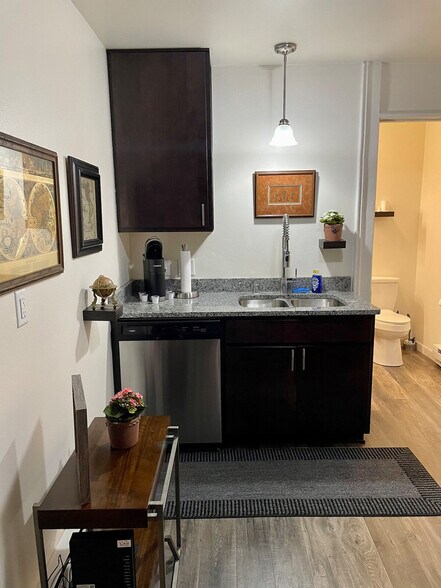 Building Photo - 502 N Main St