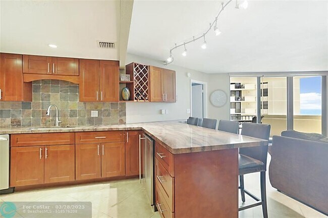 Building Photo - 2800 N Ocean Dr