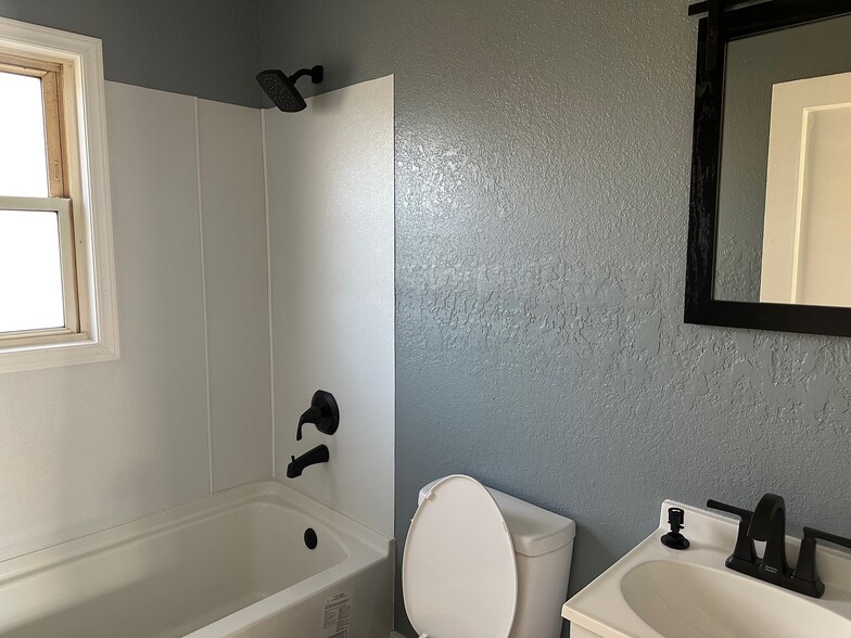 Bathroom - 1228 Meadowview Ave