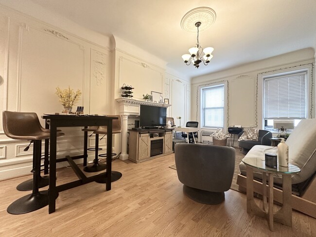 Primary Photo - 320 W 106th St