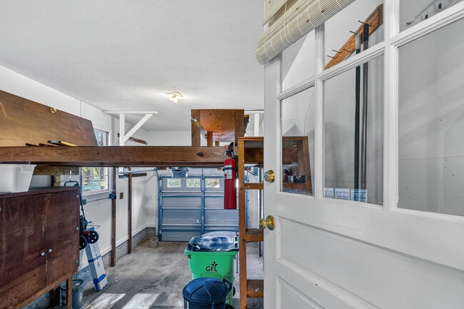 Building Photo - 259 Shoreline Dr