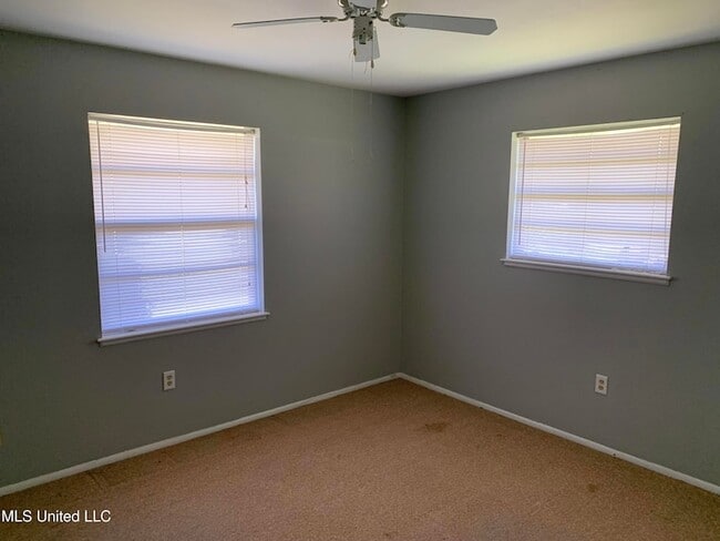 Building Photo - 2504 Middlecoff Dr