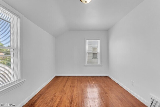 Building Photo - 15803 Delrey Ave