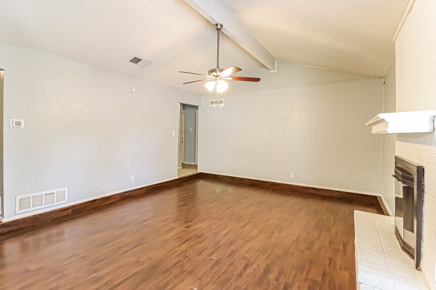Building Photo - 2821 Lana Cir