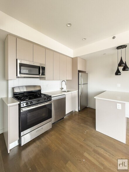 Building Photo - Bushwick Avenue / Spacious Penthouse 2-Bed...