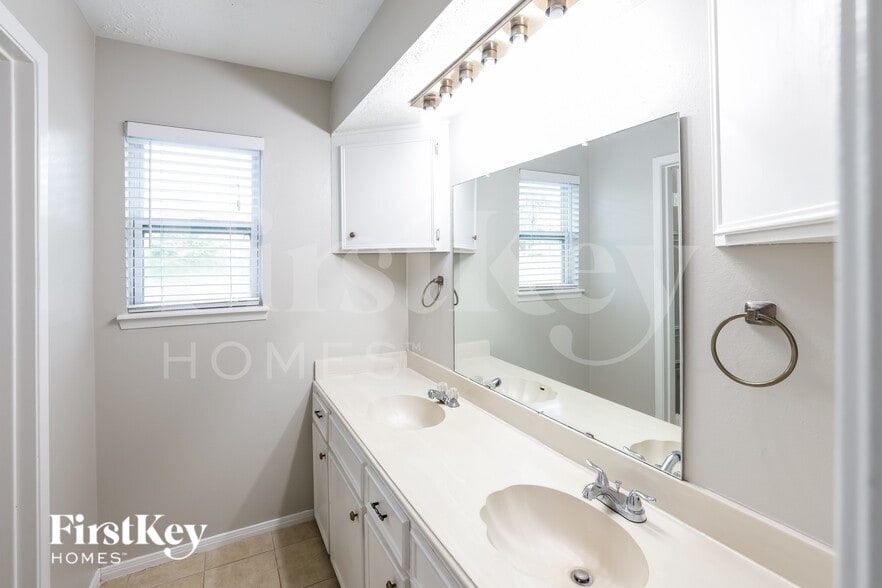 Building Photo - 25603 Pecan Valley Cir
