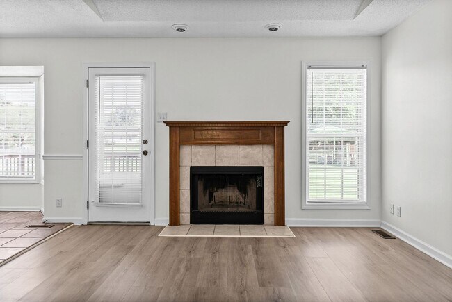 Building Photo - 409 Sandburg Dr