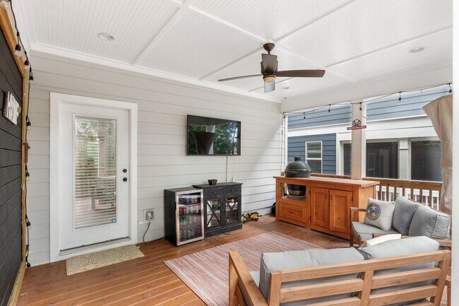 Building Photo - 3 Bedroom Inglewood Home