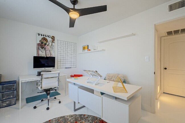 Building Photo - 10610 N 35th St