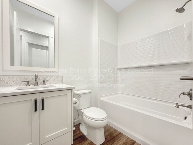 Building Photo - 2197 N Leatherwood Ave