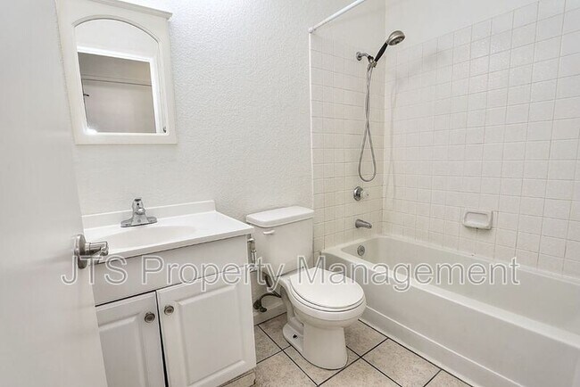 Building Photo - 7733 Temwoods Way