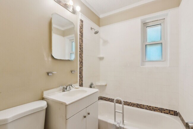 Building Photo - 1254 De Paul Dr