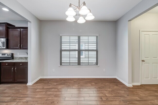 Building Photo - 1018 Hemlock Dr