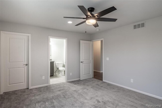 Building Photo - 24180 Liberty Hill Dr