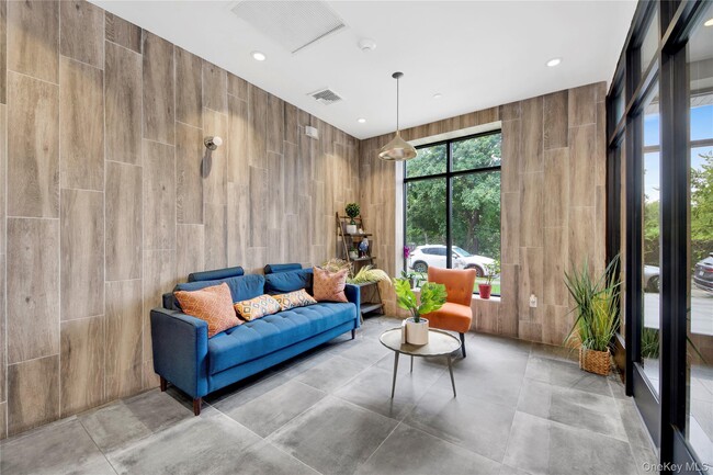 Building Photo - 625 N MacQuesten Pkwy