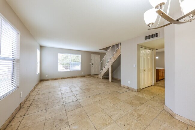 Building Photo - 532 N Nassau