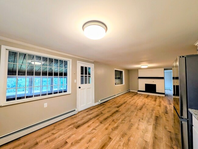 Building Photo - 2529 Main St