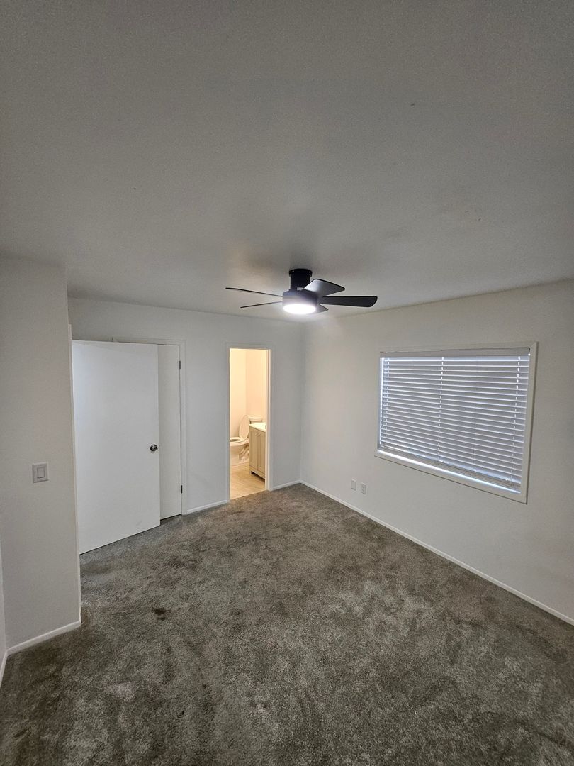 Building Photo - 1080 Hillside Dr