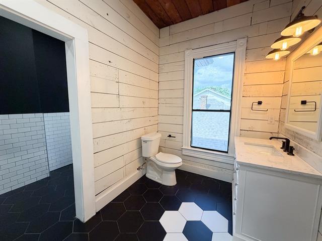 Building Photo - 405 E Denton St