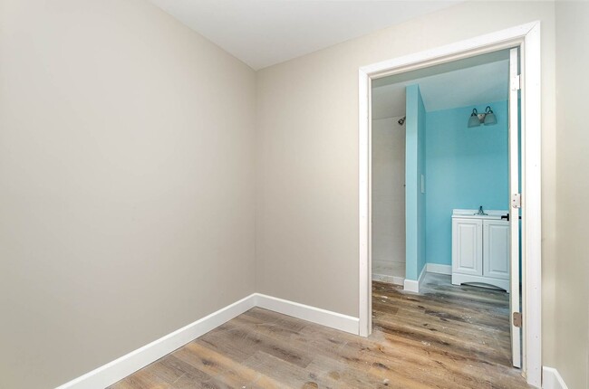 Building Photo - 62 Breckenridge St