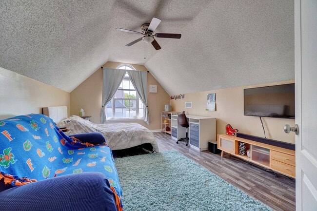 Building Photo - 4 bedroom home in the heart of North Suffolk