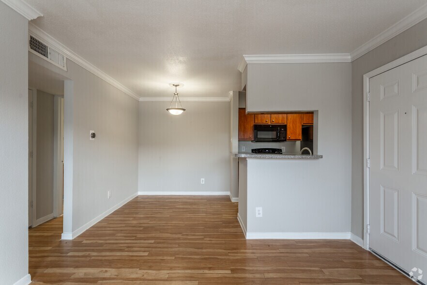 Captain's Landing Apartments 3102 69th St Galveston TX 77551