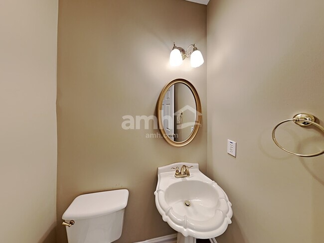 Building Photo - 1029 Chatsworth Ln