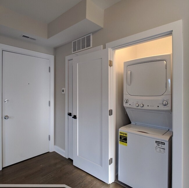 Building Photo - 3409 W Fullerton Ave