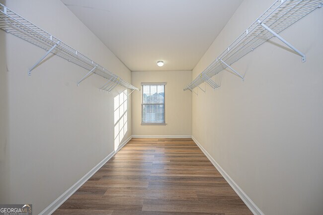 Building Photo - 813 Golden Isles Dr